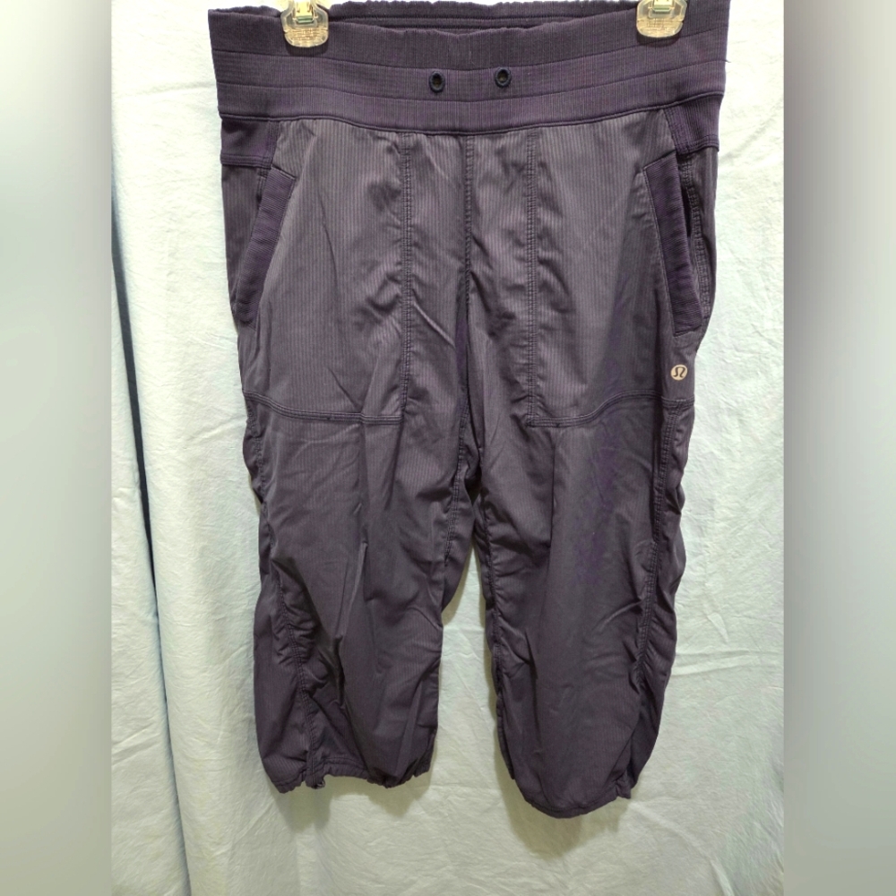 G205. Lululemon Studio Crop Pant in Blue - Size 8